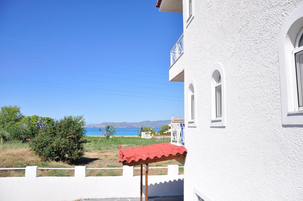 Phoenix Beachside Condos Kokkonion Bagian luar foto