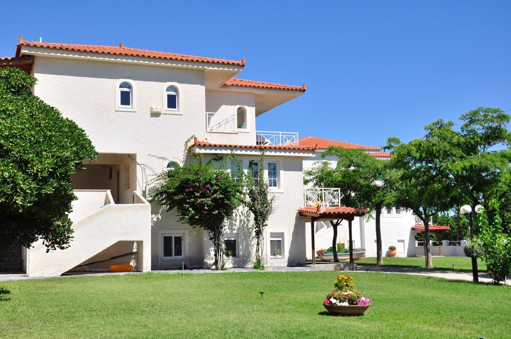 Phoenix Beachside Condos Kokkonion Bagian luar foto